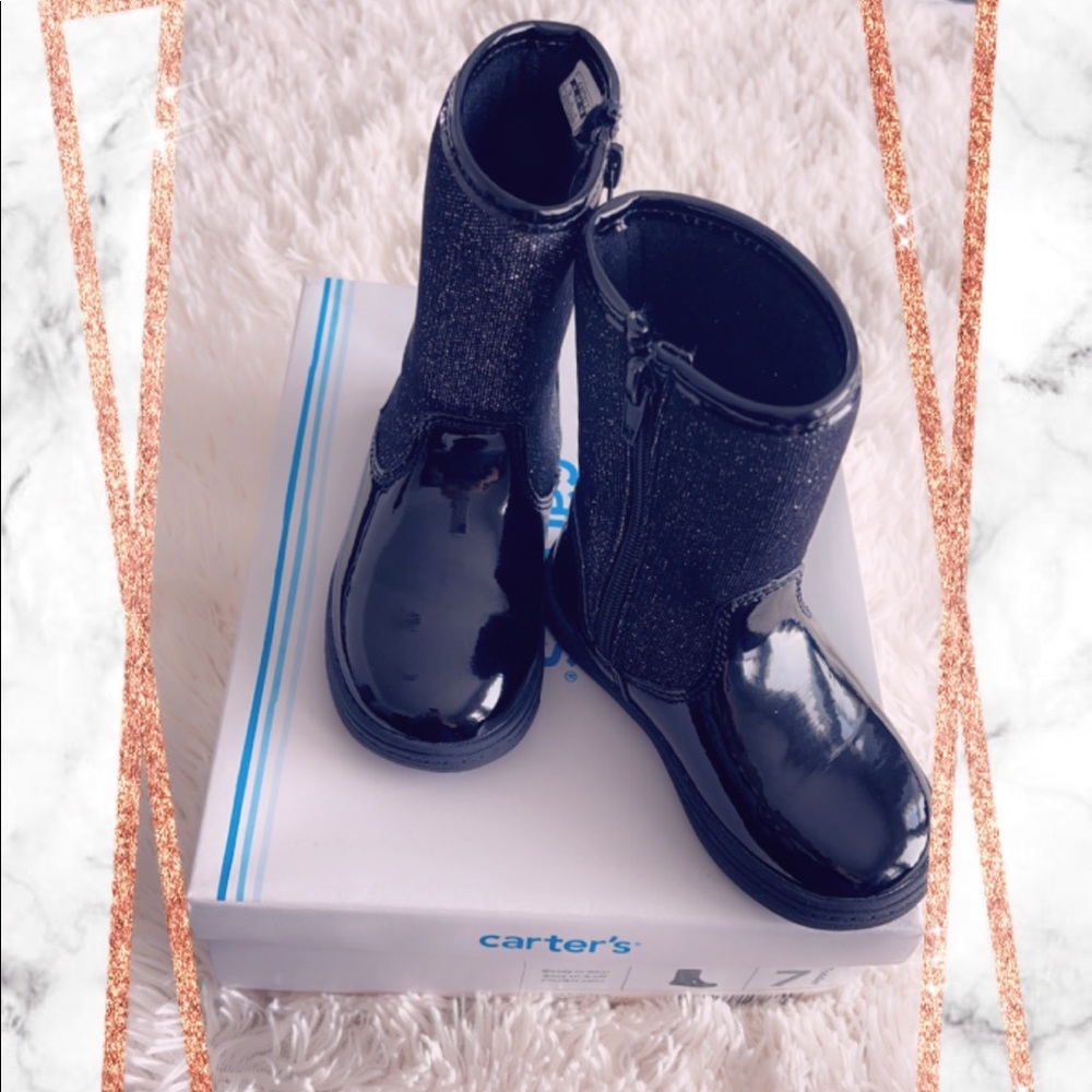 Black toddler boots.